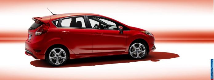 2014 Ford Fiesta ST - фотография 24 из 44