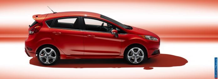 2014 Ford Fiesta ST - фотография 26 из 44