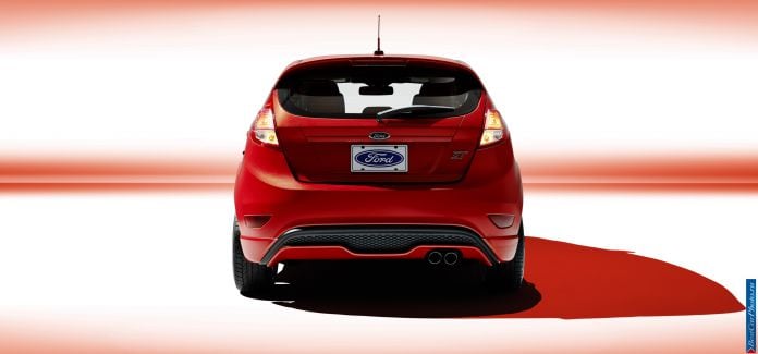 2014 Ford Fiesta ST - фотография 29 из 44