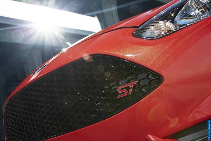 2014 Ford Fiesta ST - фотография 31 из 44
