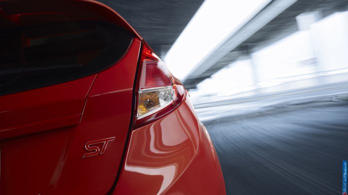 2014 Ford Fiesta ST - фотография 35 из 44