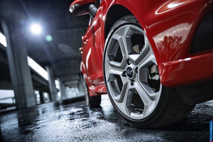 2014 Ford Fiesta ST - фотография 37 из 44