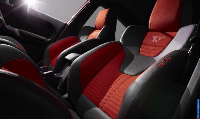 2014 Ford Fiesta ST - фотография 39 из 44