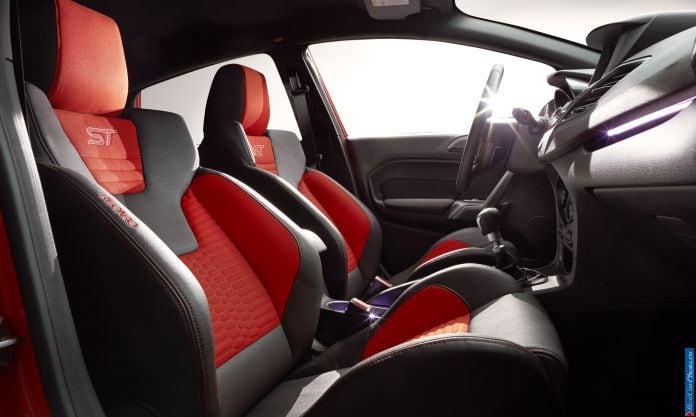 2014 Ford Fiesta ST - фотография 40 из 44