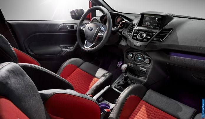 2014 Ford Fiesta ST - фотография 41 из 44