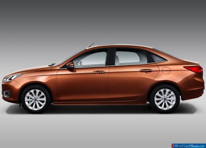 2015 Ford Escort - фотография 4 из 21