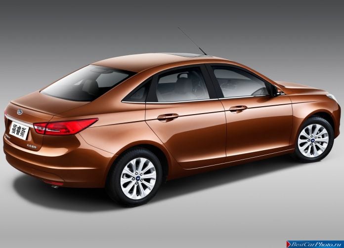 2015 Ford Escort - фотография 6 из 21