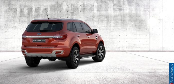 2015 Ford Everest - фотография 2 из 46