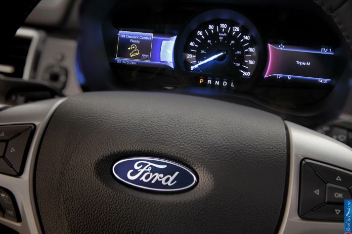 2015 Ford Everest - фотография 42 из 46
