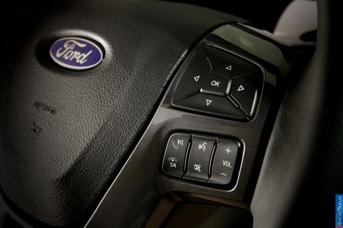 2015 Ford Everest - фотография 45 из 46