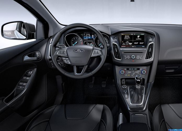 2015 Ford Focus - фотография 17 из 47