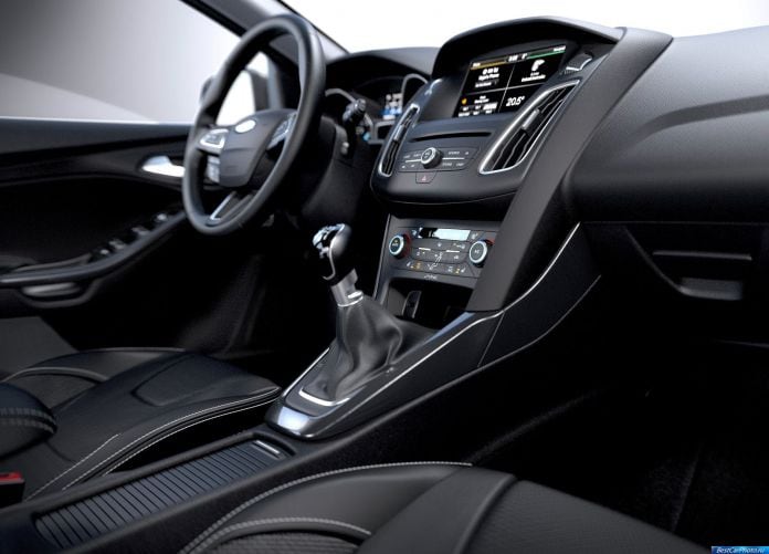 2015 Ford Focus - фотография 24 из 47