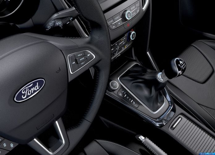 2015 Ford Focus - фотография 26 из 47