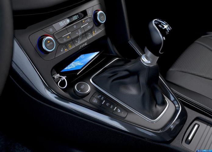 2015 Ford Focus - фотография 27 из 47