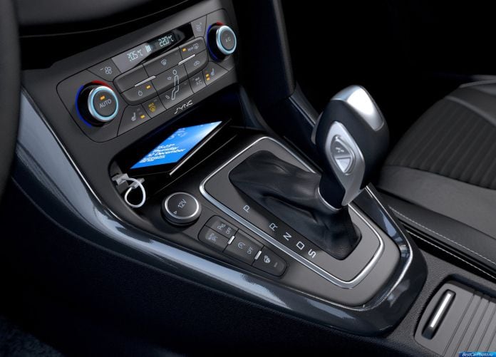 2015 Ford Focus - фотография 28 из 47