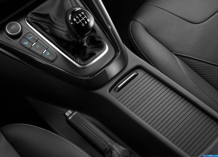 2015 Ford Focus - фотография 29 из 47
