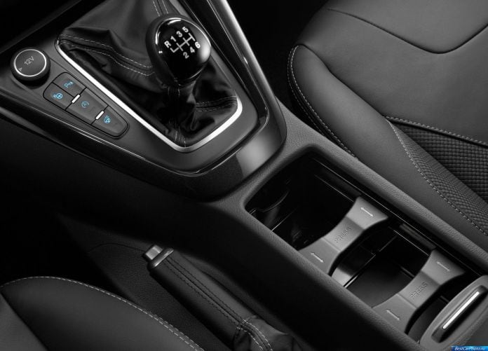 2015 Ford Focus - фотография 30 из 47