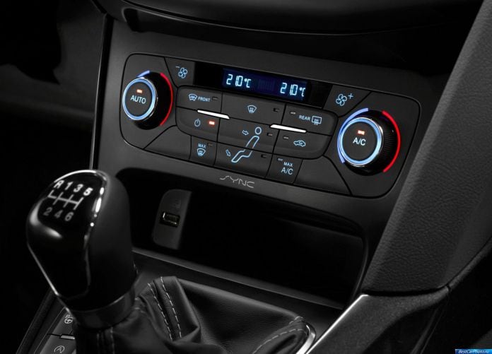 2015 Ford Focus - фотография 31 из 47