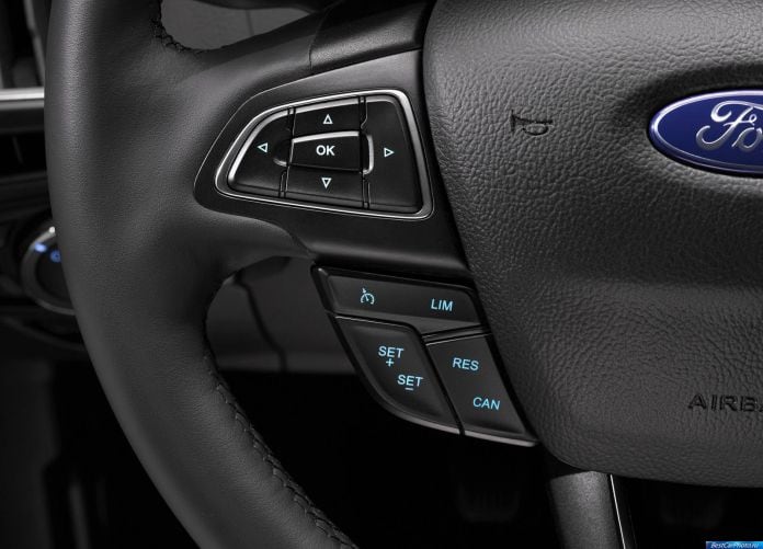 2015 Ford Focus - фотография 32 из 47