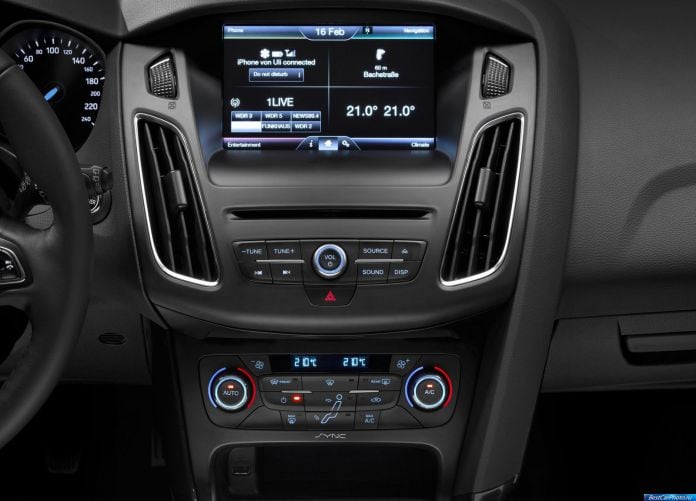 2015 Ford Focus - фотография 35 из 47