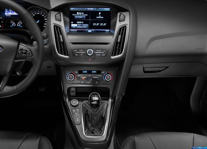 2015 Ford Focus - фотография 36 из 47