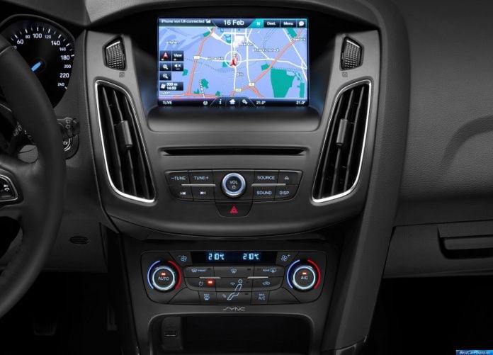 2015 Ford Focus - фотография 40 из 47