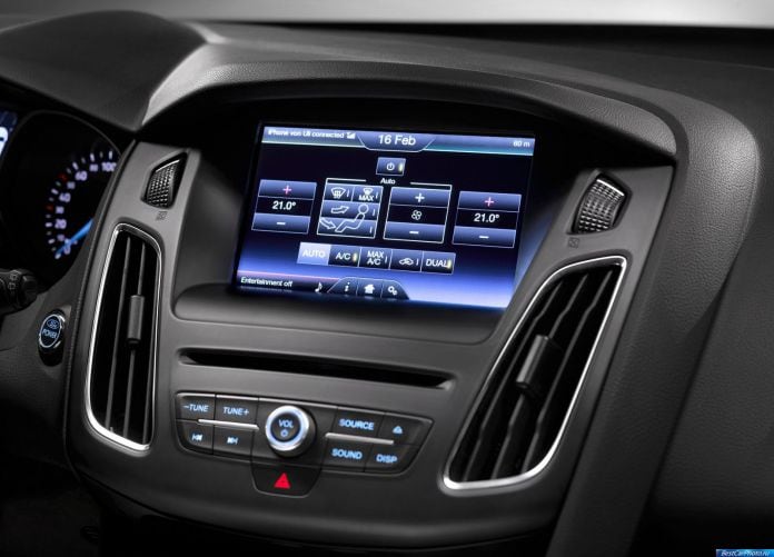 2015 Ford Focus - фотография 44 из 47