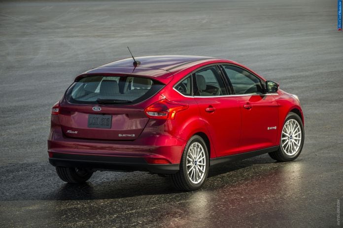 2015 Ford Focus Electric - фотография 2 из 17