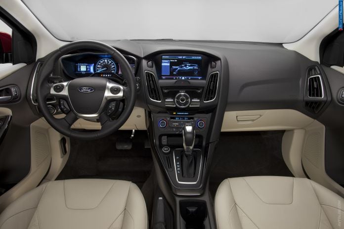 2015 Ford Focus Electric - фотография 14 из 17