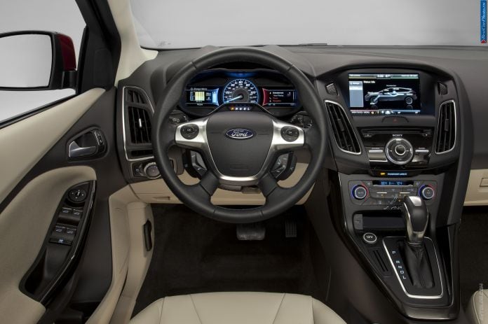 2015 Ford Focus Electric - фотография 15 из 17