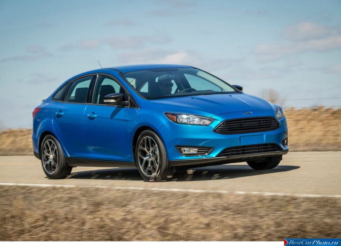 2015 Ford Focus Sedan - фотография 2 из 25