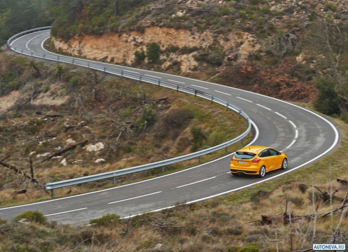 2015 Ford Focus ST - фотография 28 из 62