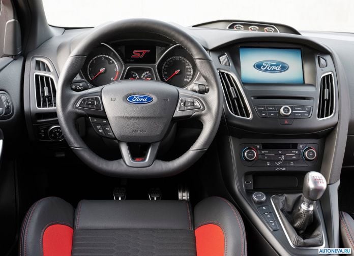 2015 Ford Focus ST - фотография 44 из 62