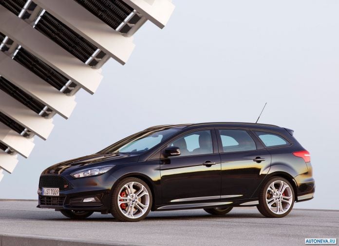 2015 Ford Focus ST Wagon - фотография 2 из 32
