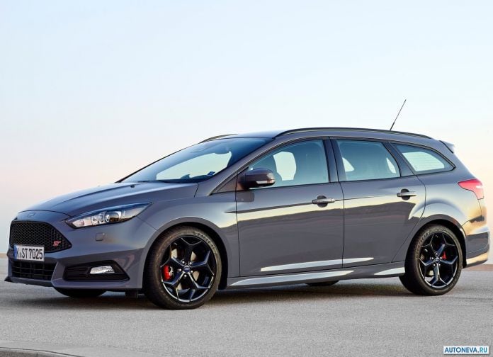 2015 Ford Focus ST Wagon - фотография 3 из 32