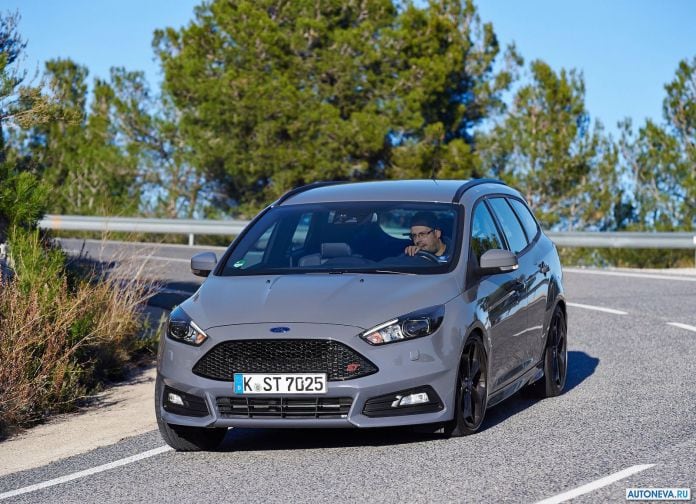 2015 Ford Focus ST Wagon - фотография 10 из 32