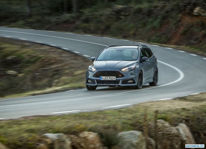 2015 Ford Focus ST Wagon - фотография 11 из 32