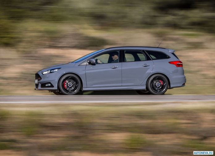 2015 Ford Focus ST Wagon - фотография 12 из 32