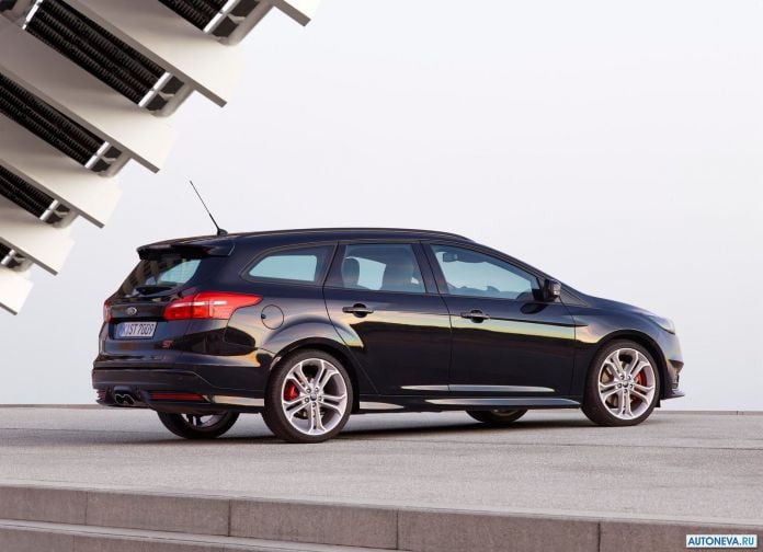 2015 Ford Focus ST Wagon - фотография 13 из 32