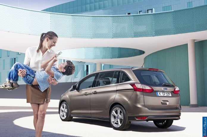 2015 Ford Grand C-Max - фотография 8 из 24