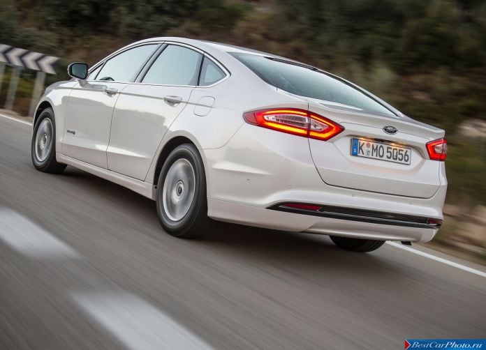 2015 Ford Mondeo Hybrid - фотография 8 из 27