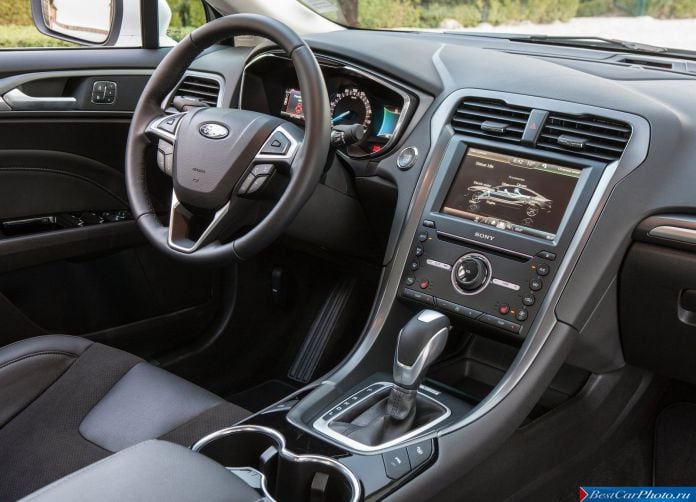 2015 Ford Mondeo Hybrid - фотография 12 из 27
