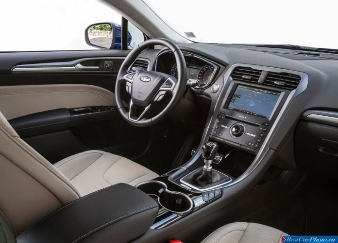 2015 Ford Mondeo Wagon - фотография 24 из 39