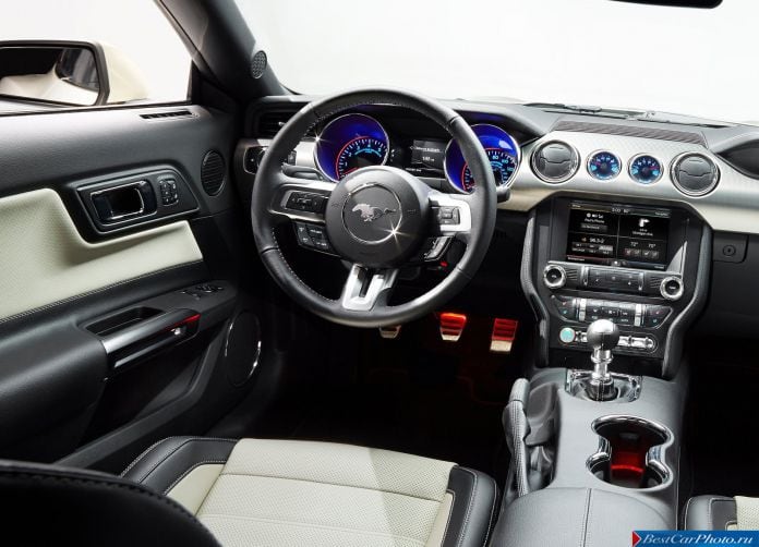 2015 Ford Mustang 50 Year Limited Edition - фотография 12 из 35