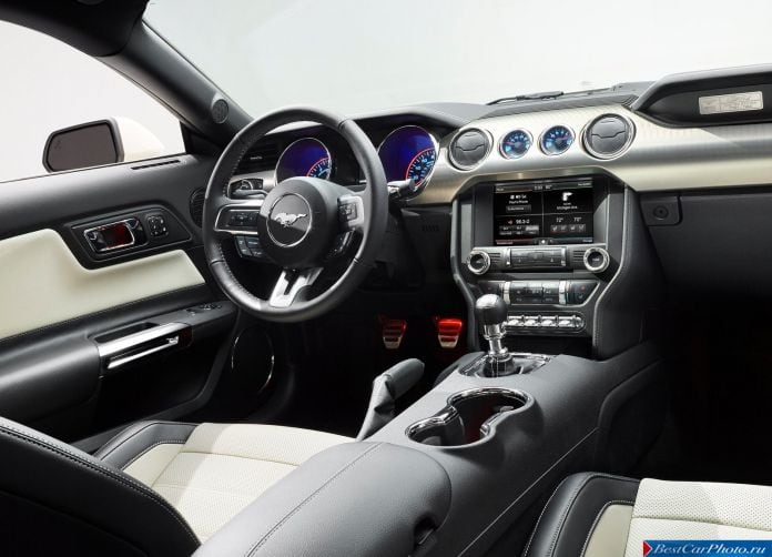 2015 Ford Mustang 50 Year Limited Edition - фотография 14 из 35