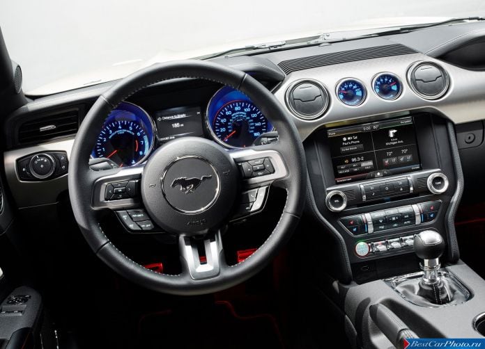 2015 Ford Mustang 50 Year Limited Edition - фотография 16 из 35