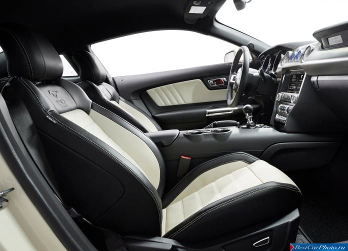 2015 Ford Mustang 50 Year Limited Edition - фотография 17 из 35