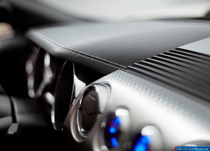 2015 Ford Mustang 50 Year Limited Edition - фотография 20 из 35