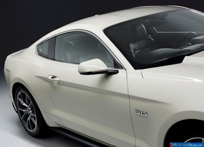 2015 Ford Mustang 50 Year Limited Edition - фотография 23 из 35