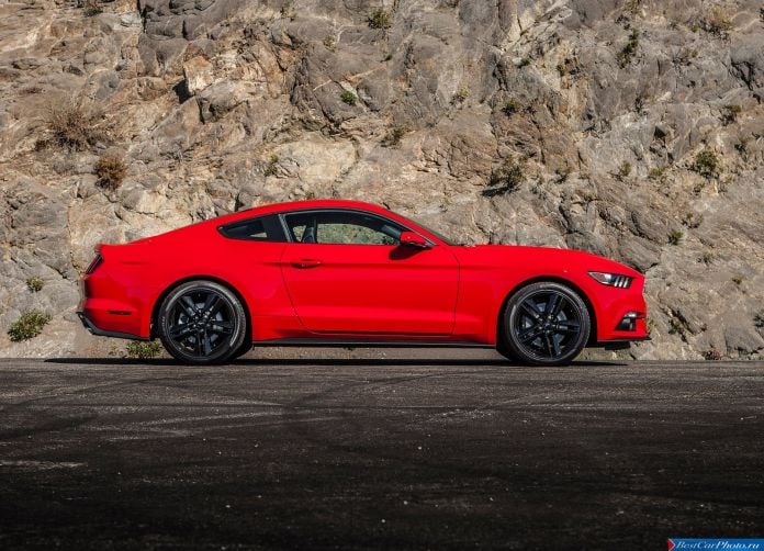2015 Ford Mustang EcoBoost - фотография 28 из 93